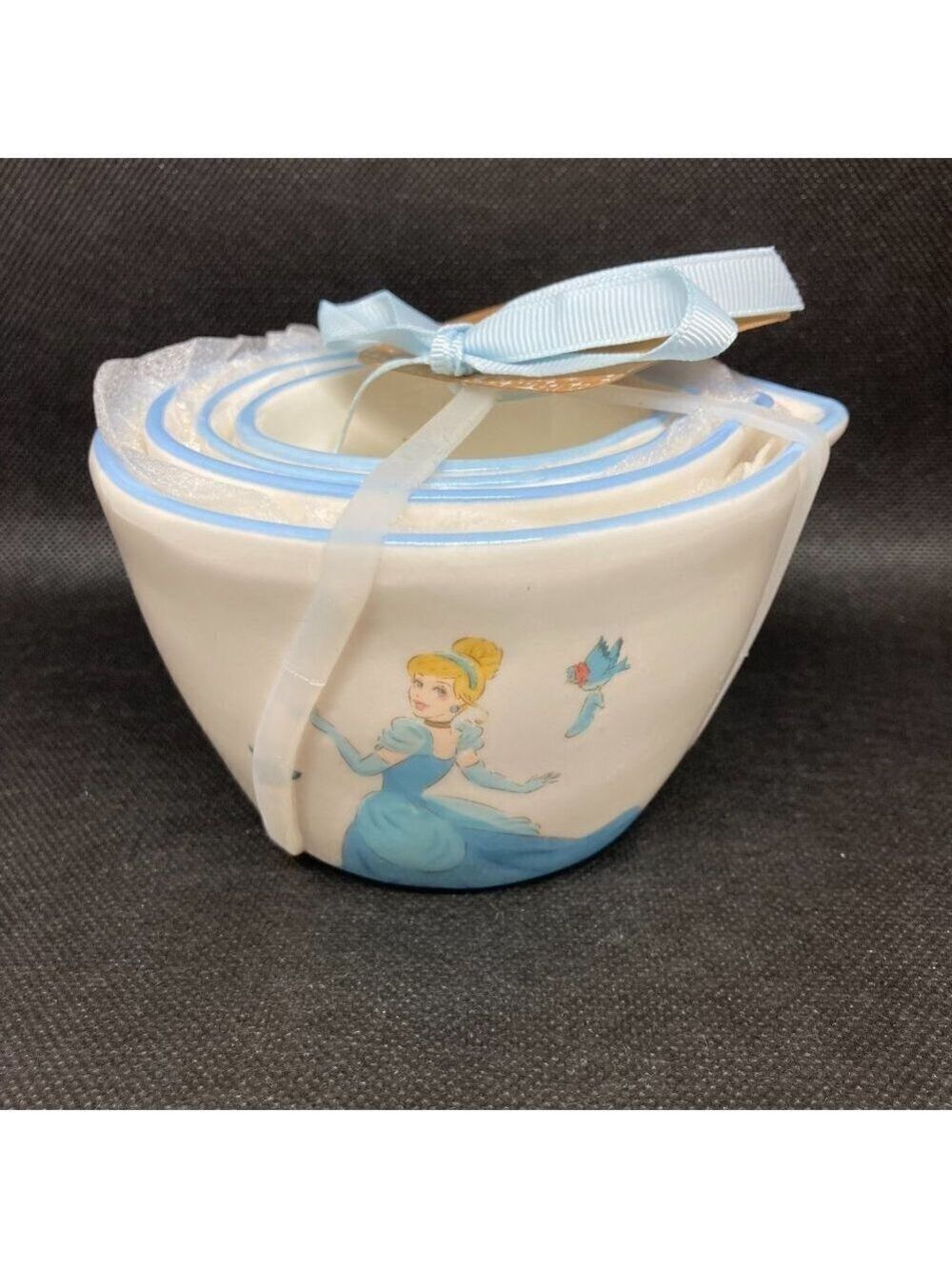 Brand new! Rae Dunn Cinderella measuring cups